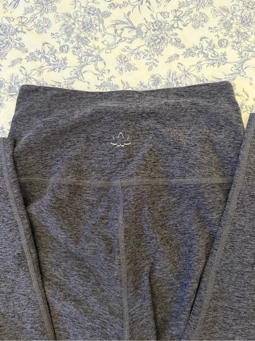 Beyond Yoga Heathered Dark Charcoal High-Rise Leggings - Picture 2 of 4